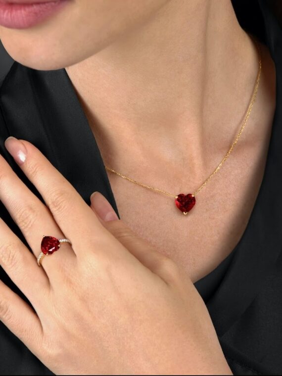 Cadena de Corazones en piedras preciosas