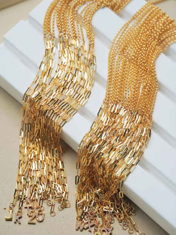 Pulsera con letras de diamantes