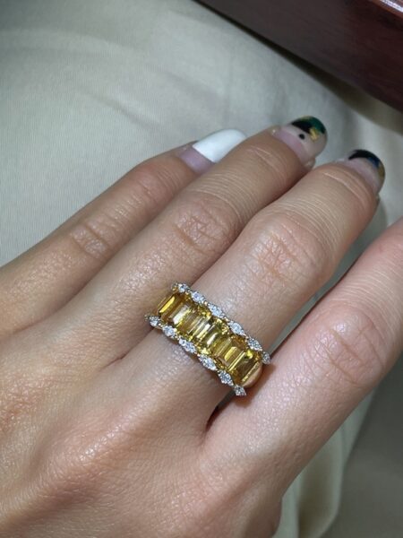 Anillo de citrinos con nubes de diamantes