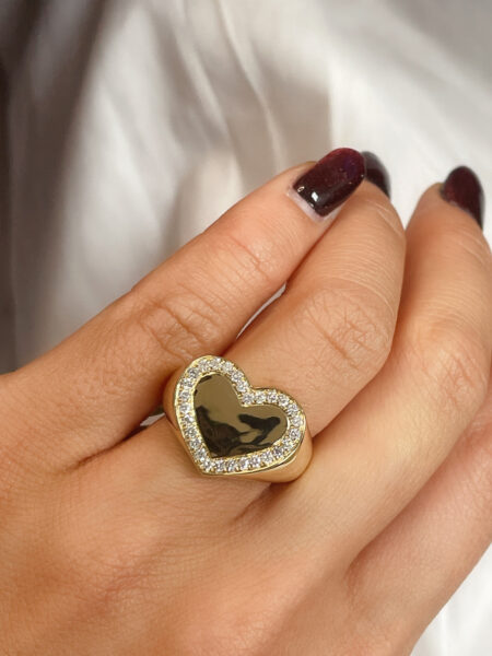Anillo de corazón con halo de diamantes