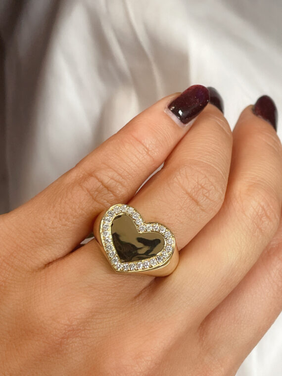 Anillo de corazón con halo de diamantes