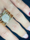 Anillo trenzas de oro con círculo de diamantes