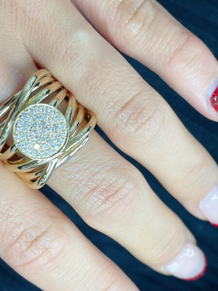 Anillo trenzas de oro con círculo de diamantes