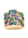 Anillo trenzado de diamantes con detalles de zafiros y esmeraldas