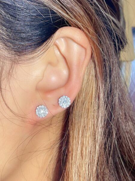 Aretes flores diarias de diamantes