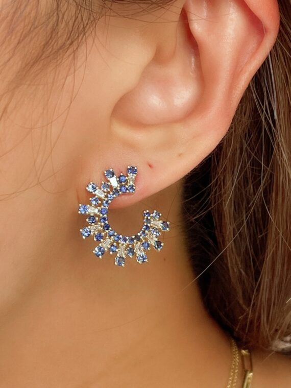 Aretes grandes en forma de C con diamantes y piedras preciosas
