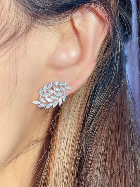 Aretes hojas entrelazadas diamantes