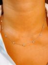 Cadena hermosa de corazones con diamantes