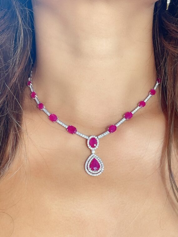 Collar especial de rubí y diamantes